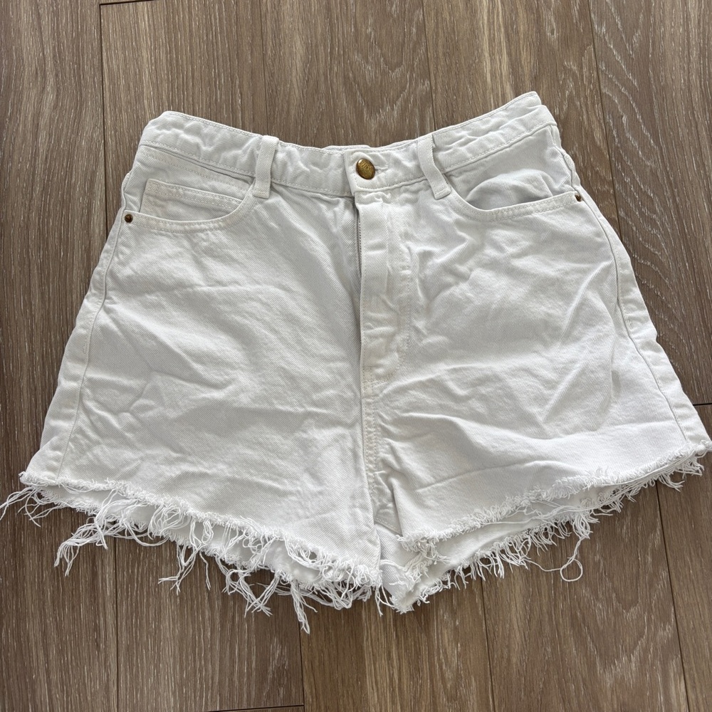 🍀 Zara White Frayed Denim Shorts